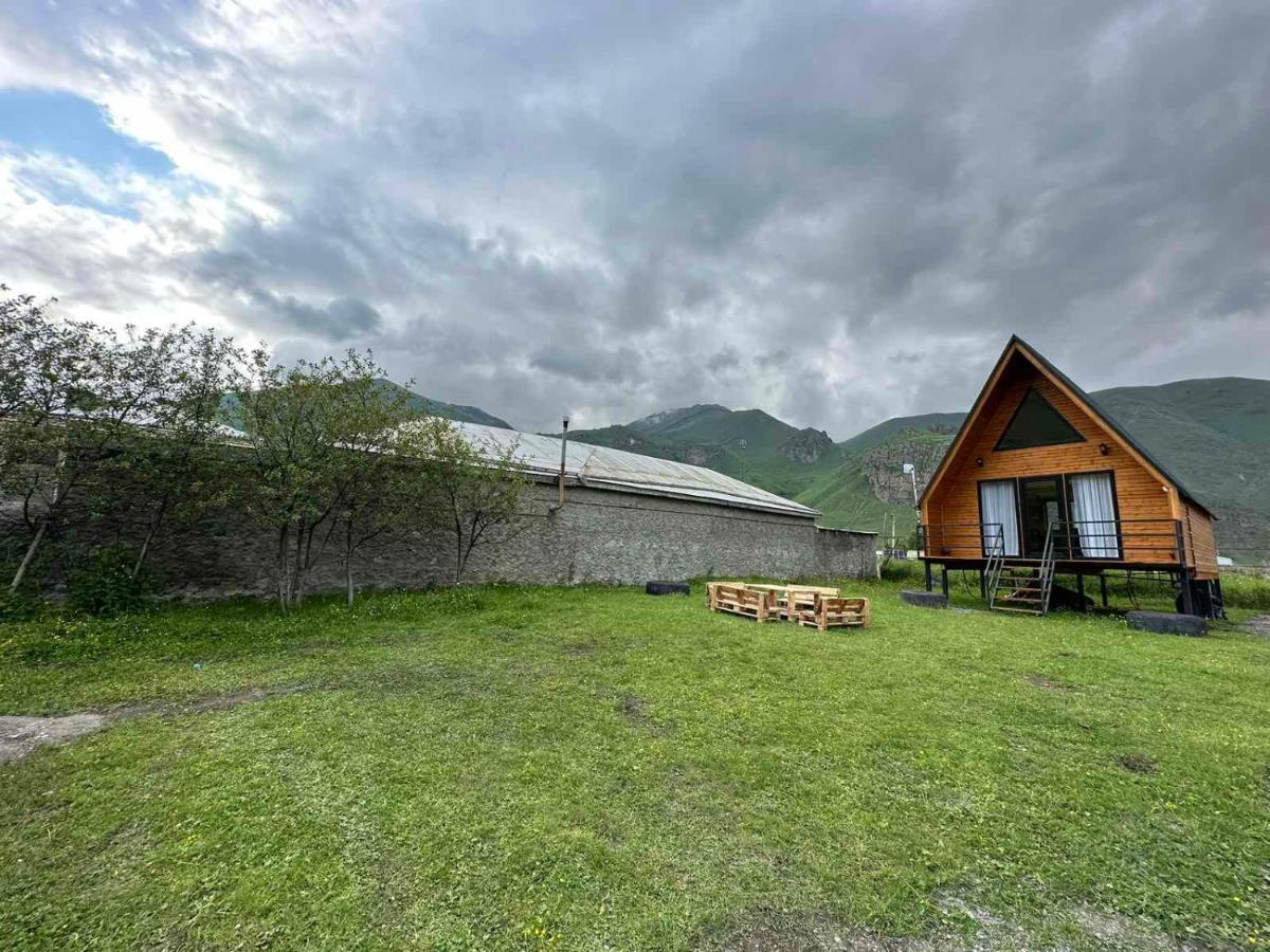Thomas' Hut Apartment Kazbegi Exterior photo