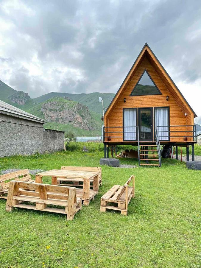 Thomas' Hut Apartment Kazbegi Exterior photo