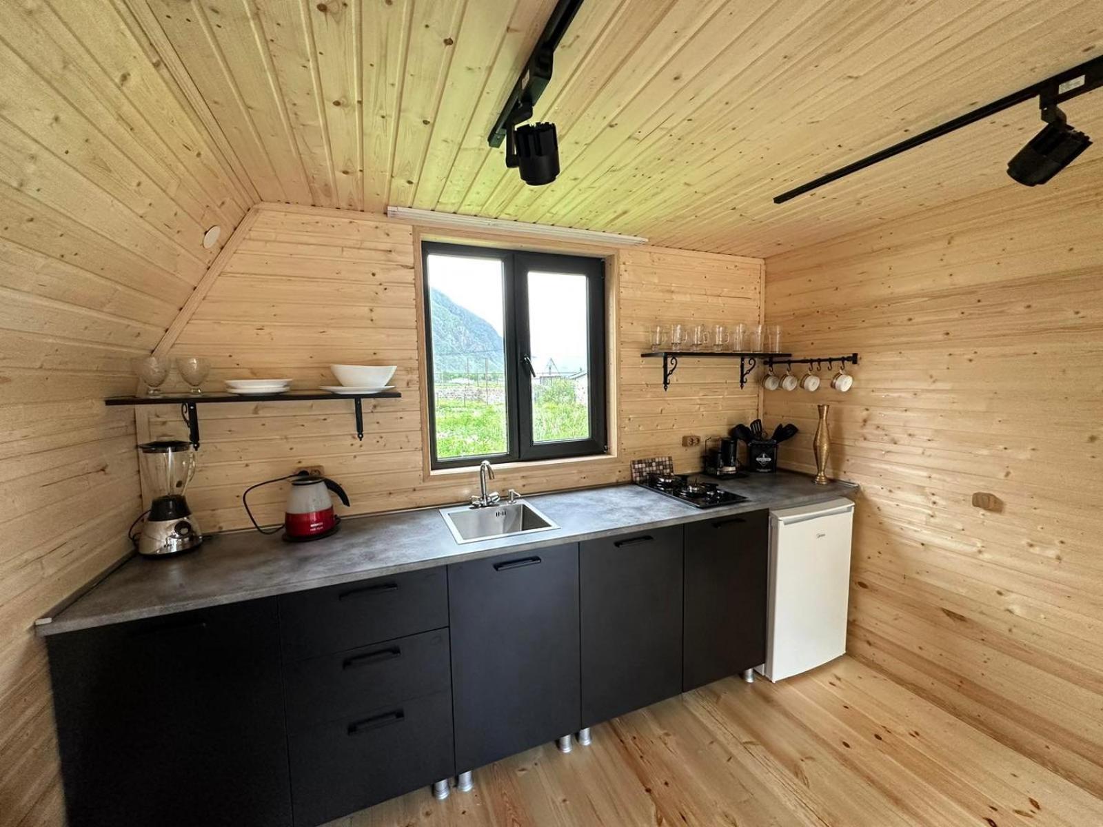 Thomas' Hut Apartment Kazbegi Exterior photo