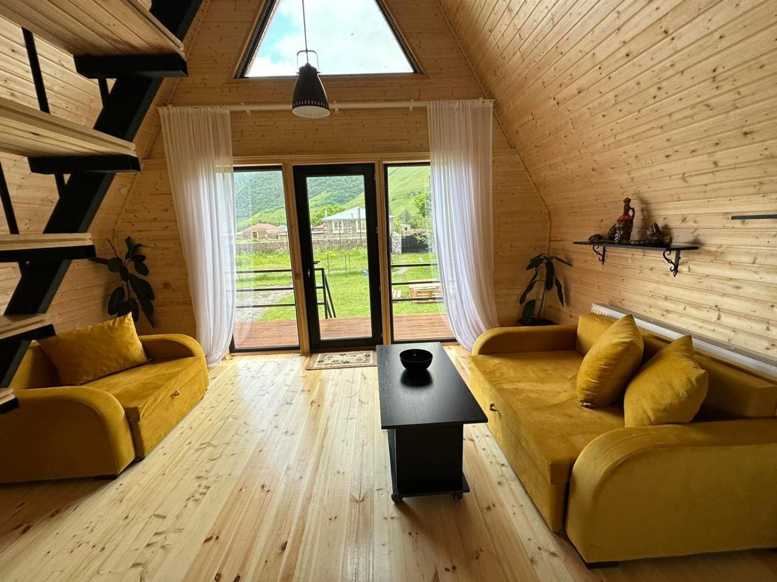 Thomas' Hut Apartment Kazbegi Exterior photo